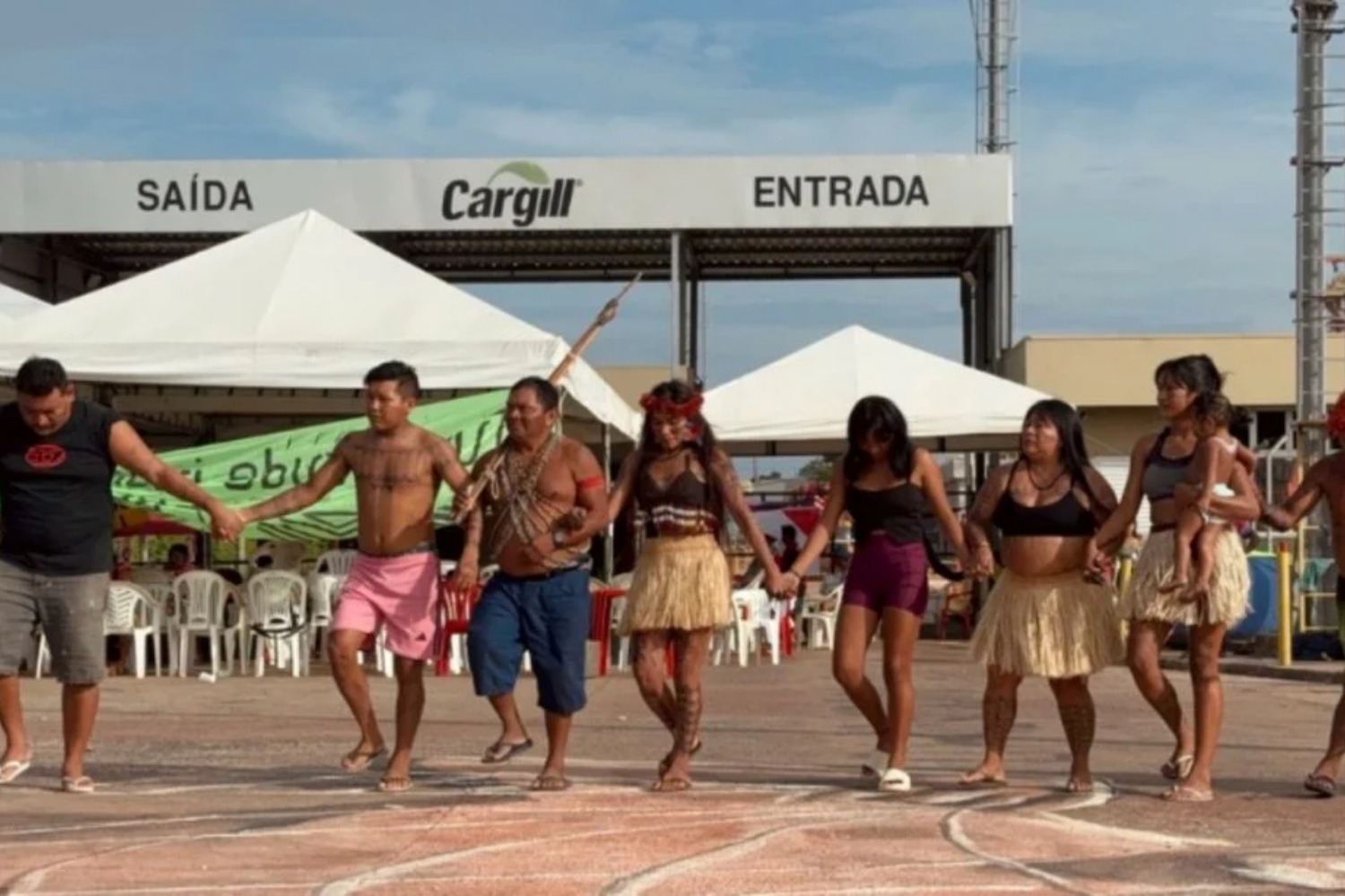 Após revogação de decreto, indígenas iniciam desocupação de terminal no Pará