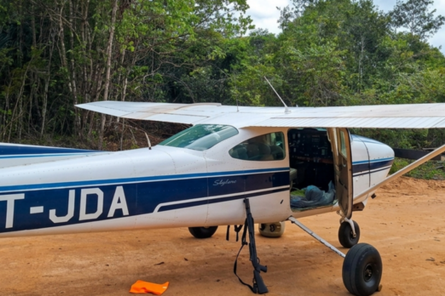 Ibama inutiliza aeronave usada no garimpo ilegal durante operação em área protegida do Pará